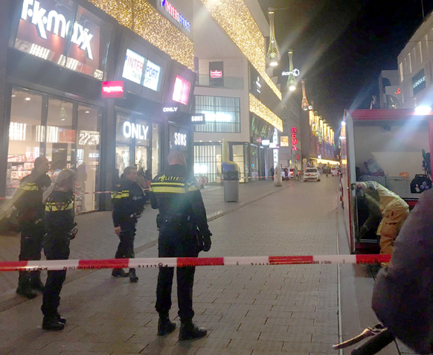 Масакр у Хагу: Више рањених у нападу ножем, полиција трага за нападачем (ФОТО)